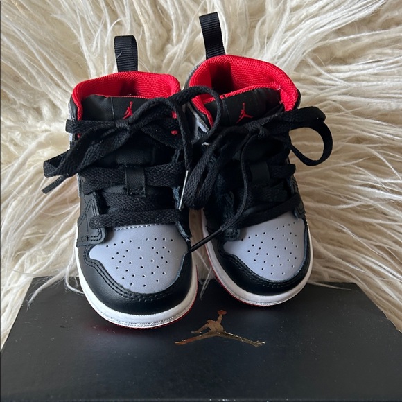 Jordan Kids Black and Gray Sneakers with Red Accents - Picture 4 of 4